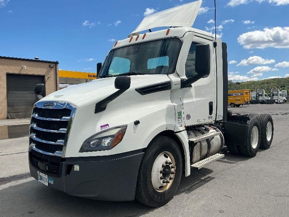Day Cab Tractor-Heavy Duty Tractors-Freightliner-2021-T12664ST-Wilkes Barre-PA-599,374\n\t\tmiles-$ 36,500 - Image 3