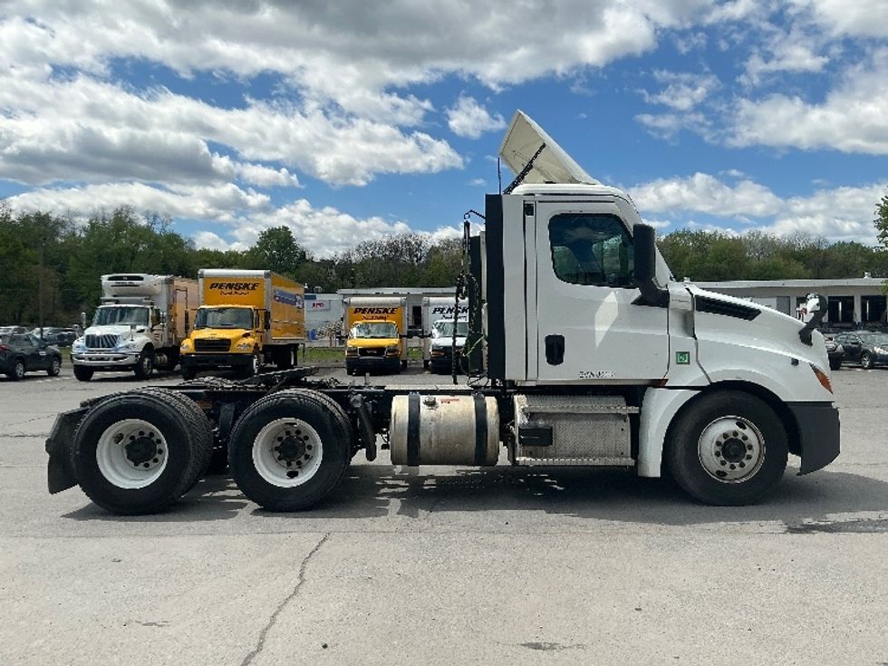 Day Cab Tractor-Heavy Duty Tractors-Freightliner-2021-T12664ST-Wilkes Barre-PA-599,374\n\t\tmiles-$ 36,500 - Image 8