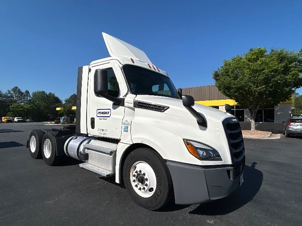 Day Cab Tractor-Heavy Duty Tractors-Freightliner-2021-T12664ST-Winston Salem-NC-482,062\n\t\tmiles-$ 53,250 - Image 1