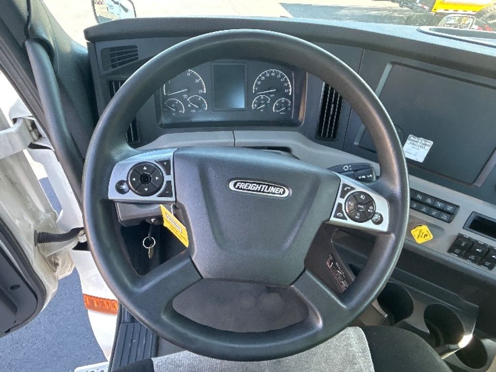 Day Cab Tractor-Heavy Duty Tractors-Freightliner-2021-T12664ST-Winston Salem-NC-482,062\n\t\tmiles-$ 53,250 - Image 11