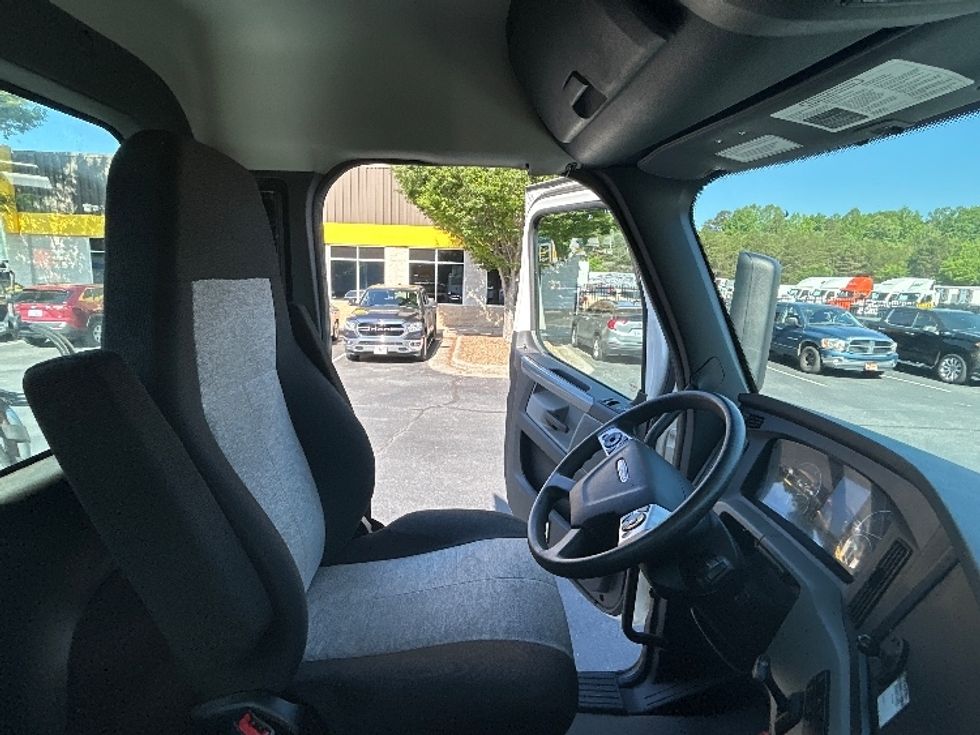 Day Cab Tractor-Heavy Duty Tractors-Freightliner-2021-T12664ST-Winston Salem-NC-482,062\n\t\tmiles-$ 53,250 - Image 14