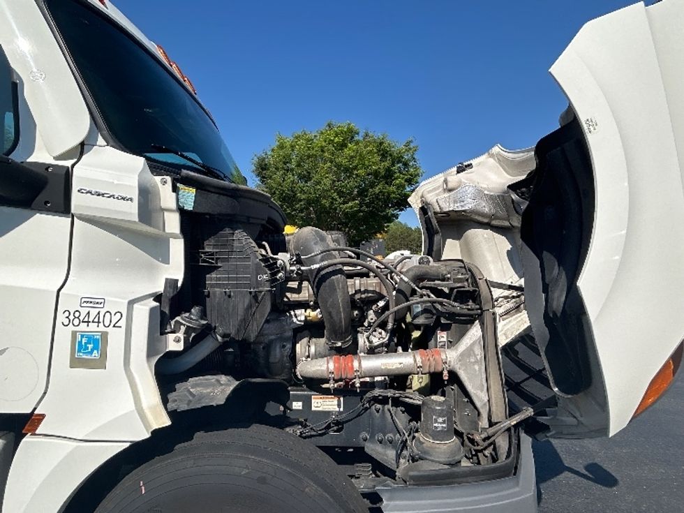 Day Cab Tractor-Heavy Duty Tractors-Freightliner-2021-T12664ST-Winston Salem-NC-482,062\n\t\tmiles-$ 53,250 - Image 15