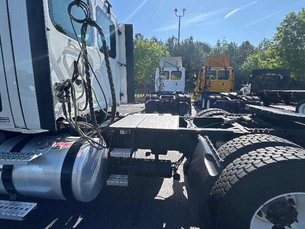 Day Cab Tractor-Heavy Duty Tractors-Freightliner-2021-T12664ST-Winston Salem-NC-482,062\n\t\tmiles-$ 53,250 - Image 17