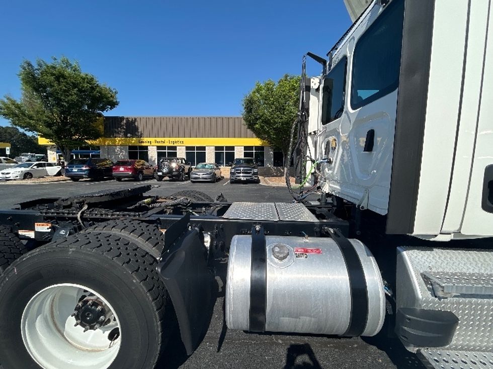 Day Cab Tractor-Heavy Duty Tractors-Freightliner-2021-T12664ST-Winston Salem-NC-482,062\n\t\tmiles-$ 53,250 - Image 18