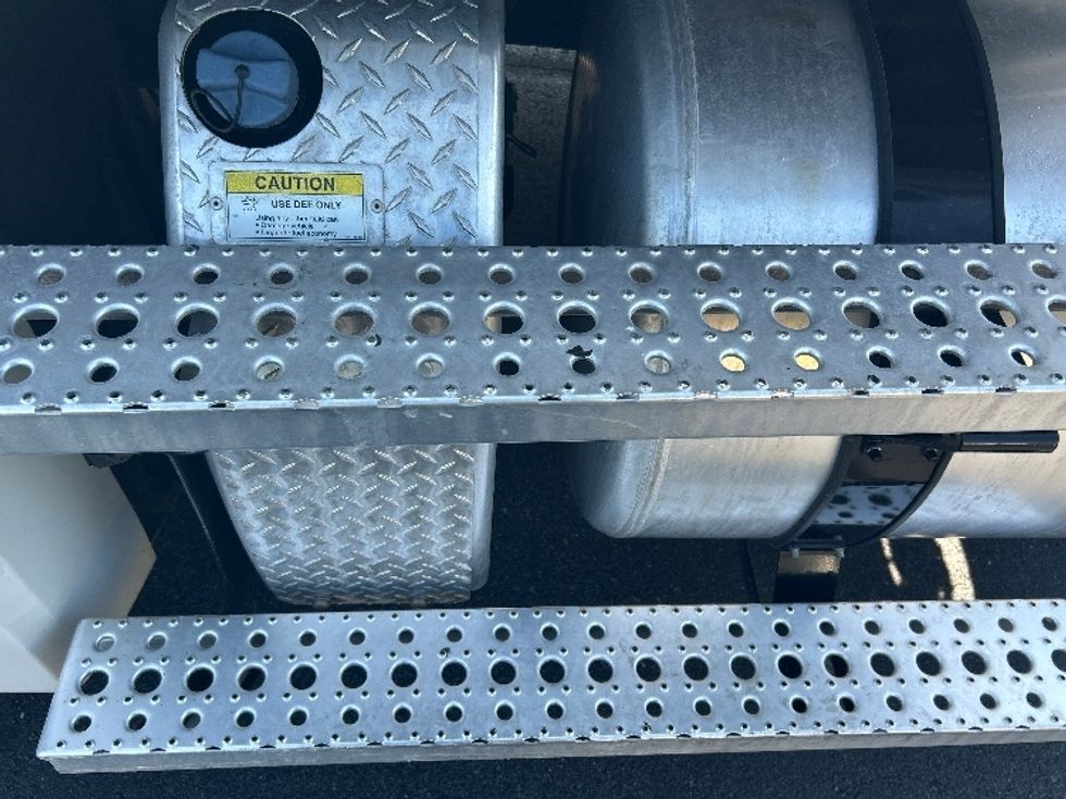 Day Cab Tractor-Heavy Duty Tractors-Freightliner-2021-T12664ST-Winston Salem-NC-482,062\n\t\tmiles-$ 53,250 - Image 20