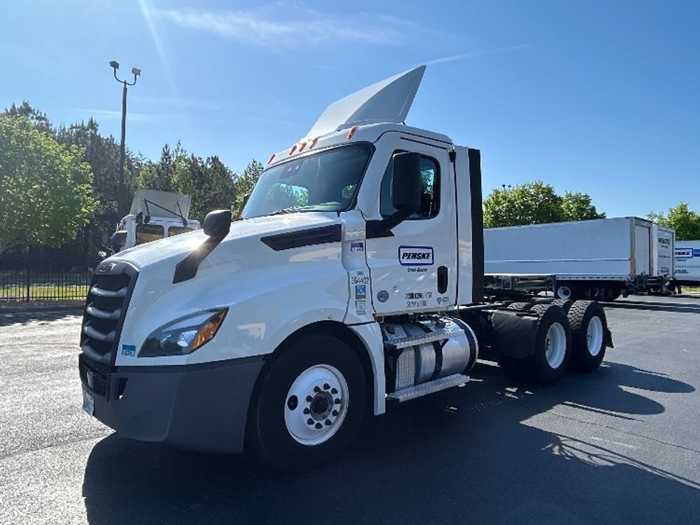 Day Cab Tractor-Heavy Duty Tractors-Freightliner-2021-T12664ST-Winston Salem-NC-482,062\n\t\tmiles-$ 53,250 - Image 3