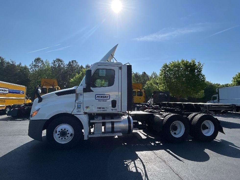 Day Cab Tractor-Heavy Duty Tractors-Freightliner-2021-T12664ST-Winston Salem-NC-482,062\n\t\tmiles-$ 53,250 - Image 4