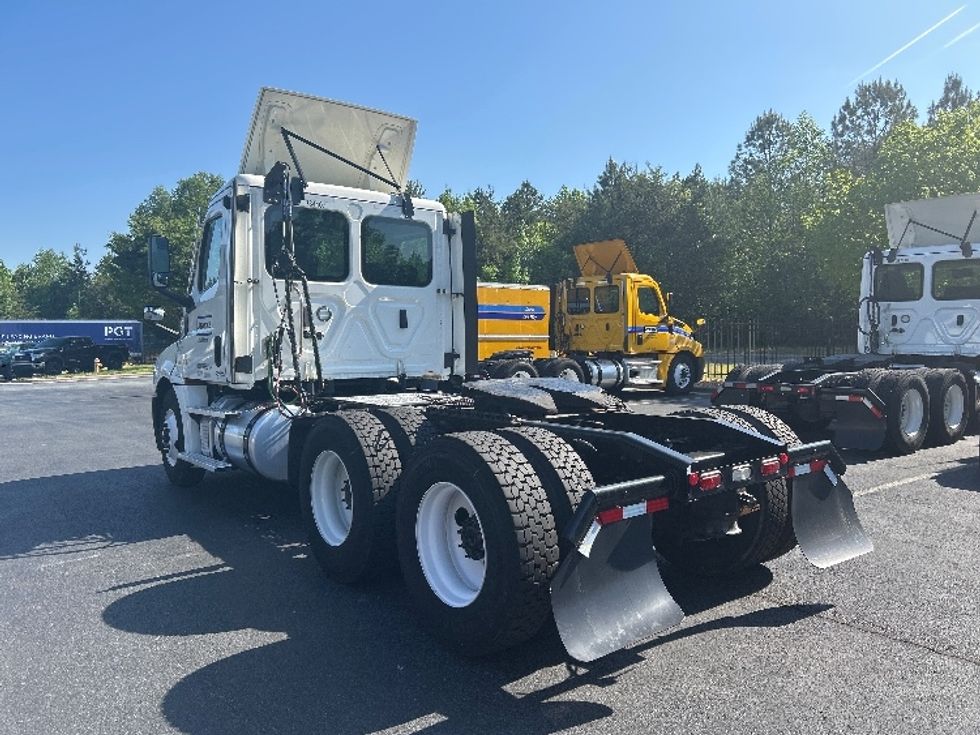 Day Cab Tractor-Heavy Duty Tractors-Freightliner-2021-T12664ST-Winston Salem-NC-482,062\n\t\tmiles-$ 53,250 - Image 5