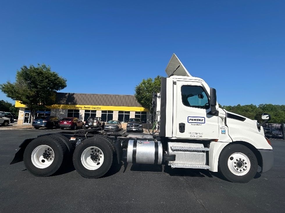 Day Cab Tractor-Heavy Duty Tractors-Freightliner-2021-T12664ST-Winston Salem-NC-482,062\n\t\tmiles-$ 53,250 - Image 8