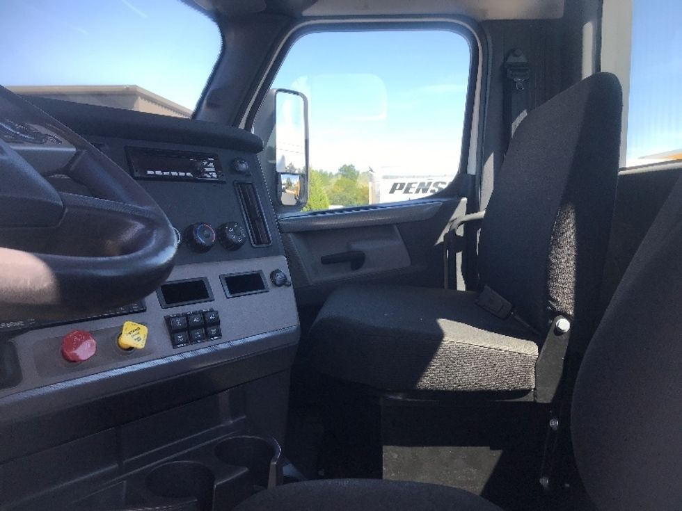 Day Cab Tractor-Heavy Duty Tractors-Freightliner-2021-T12664ST-York-PA-333,566\n\t\tmiles-$ 61,250 - Image 10
