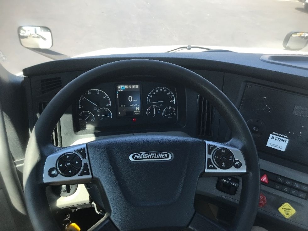 Day Cab Tractor-Heavy Duty Tractors-Freightliner-2021-T12664ST-York-PA-333,566\n\t\tmiles-$ 61,250 - Image 11