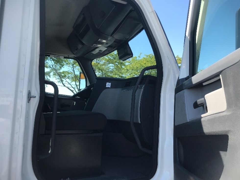 Day Cab Tractor-Heavy Duty Tractors-Freightliner-2021-T12664ST-York-PA-333,566\n\t\tmiles-$ 61,250 - Image 12