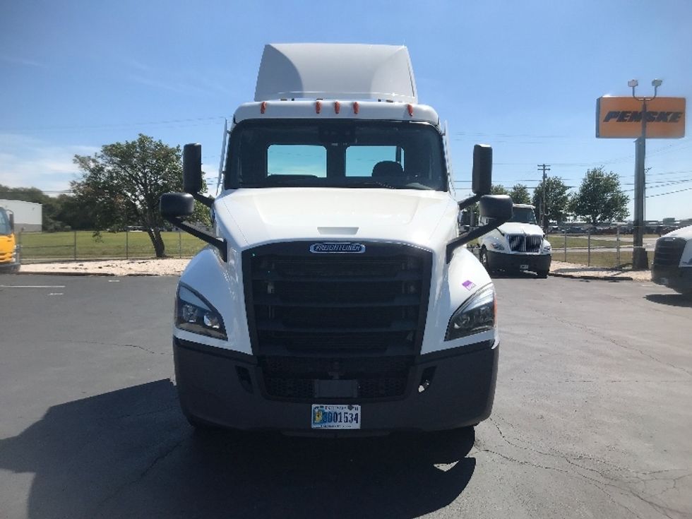 Day Cab Tractor-Heavy Duty Tractors-Freightliner-2021-T12664ST-York-PA-333,566\n\t\tmiles-$ 61,250 - Image 2
