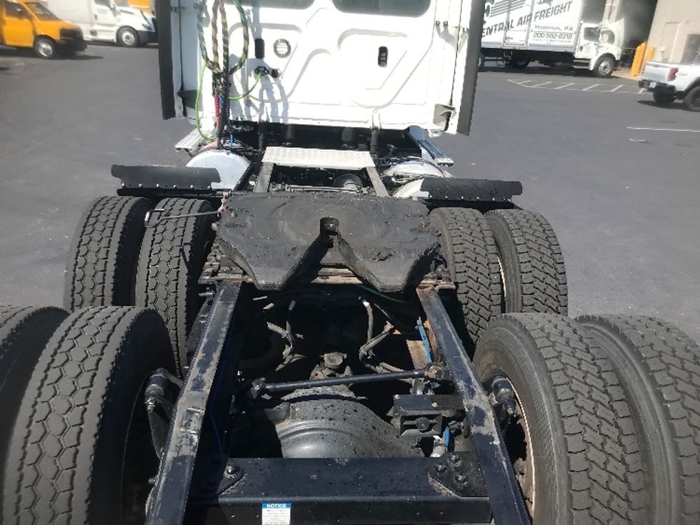 Day Cab Tractor-Heavy Duty Tractors-Freightliner-2021-T12664ST-York-PA-333,566\n\t\tmiles-$ 61,250 - Image 6