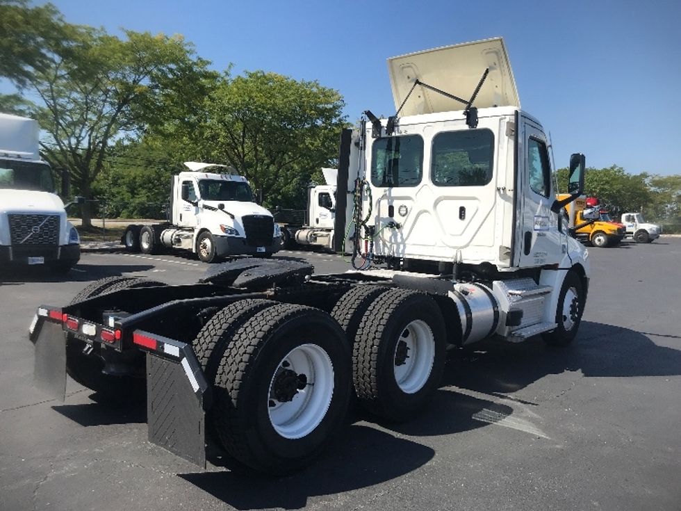 Day Cab Tractor-Heavy Duty Tractors-Freightliner-2021-T12664ST-York-PA-333,566\n\t\tmiles-$ 61,250 - Image 7