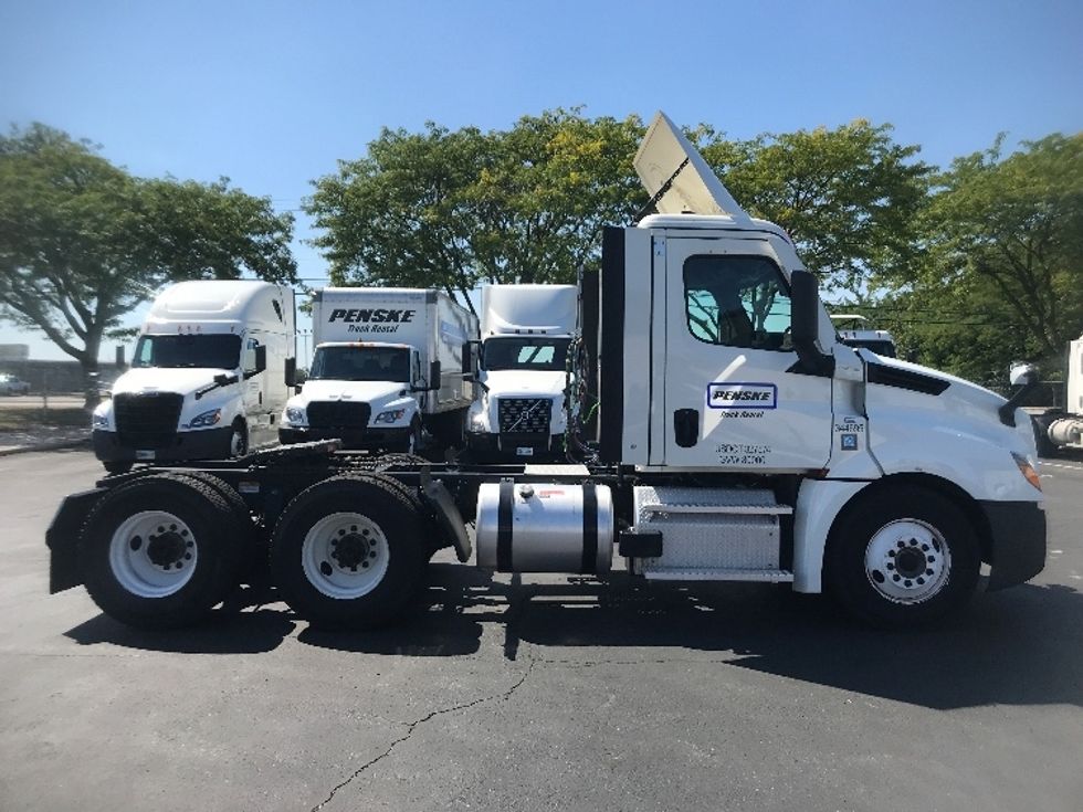 Day Cab Tractor-Heavy Duty Tractors-Freightliner-2021-T12664ST-York-PA-333,566\n\t\tmiles-$ 61,250 - Image 8