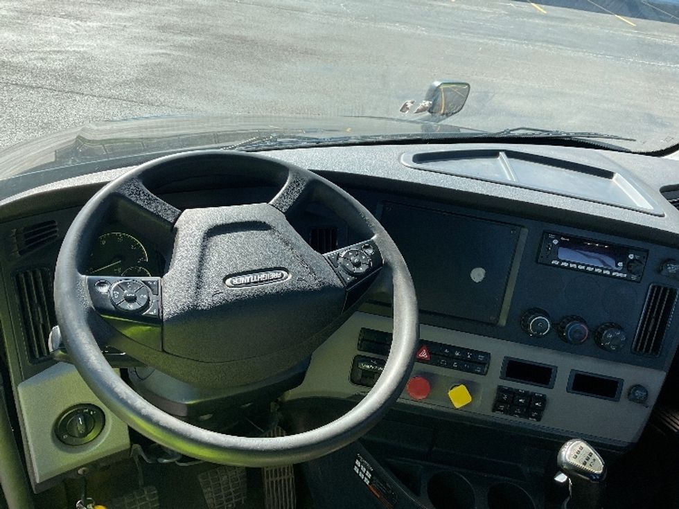 Day Cab Tractor-Heavy Duty Tractors-Freightliner-2021-T12664ST-Youngstown-OH-370,843\n\t\tmiles-$ 49,500 - Image 11