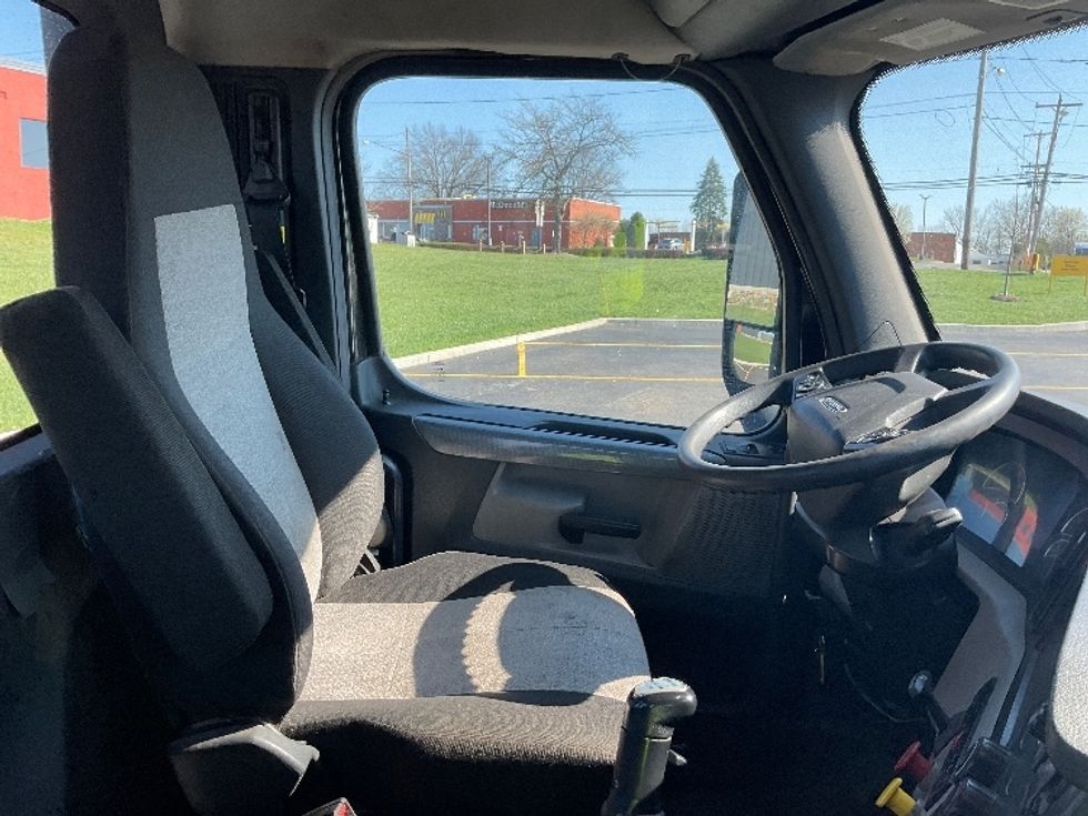 Day Cab Tractor-Heavy Duty Tractors-Freightliner-2021-T12664ST-Youngstown-OH-370,843\n\t\tmiles-$ 49,500 - Image 14