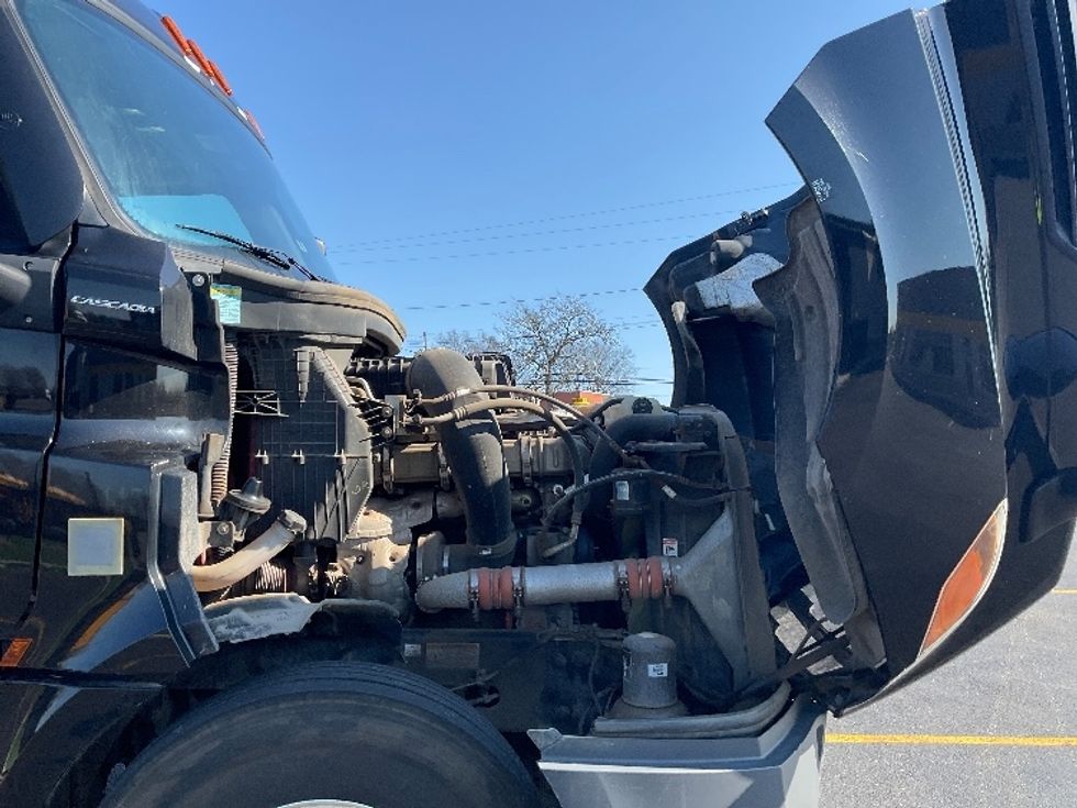 Day Cab Tractor-Heavy Duty Tractors-Freightliner-2021-T12664ST-Youngstown-OH-370,843\n\t\tmiles-$ 49,500 - Image 15