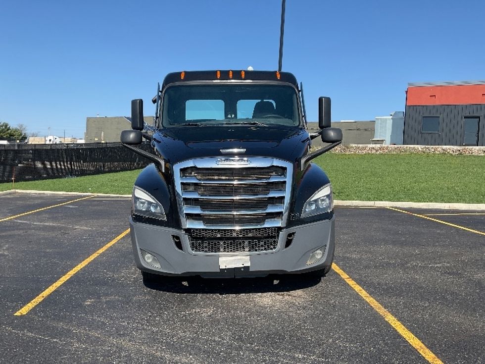 Day Cab Tractor-Heavy Duty Tractors-Freightliner-2021-T12664ST-Youngstown-OH-370,843\n\t\tmiles-$ 49,500 - Image 2