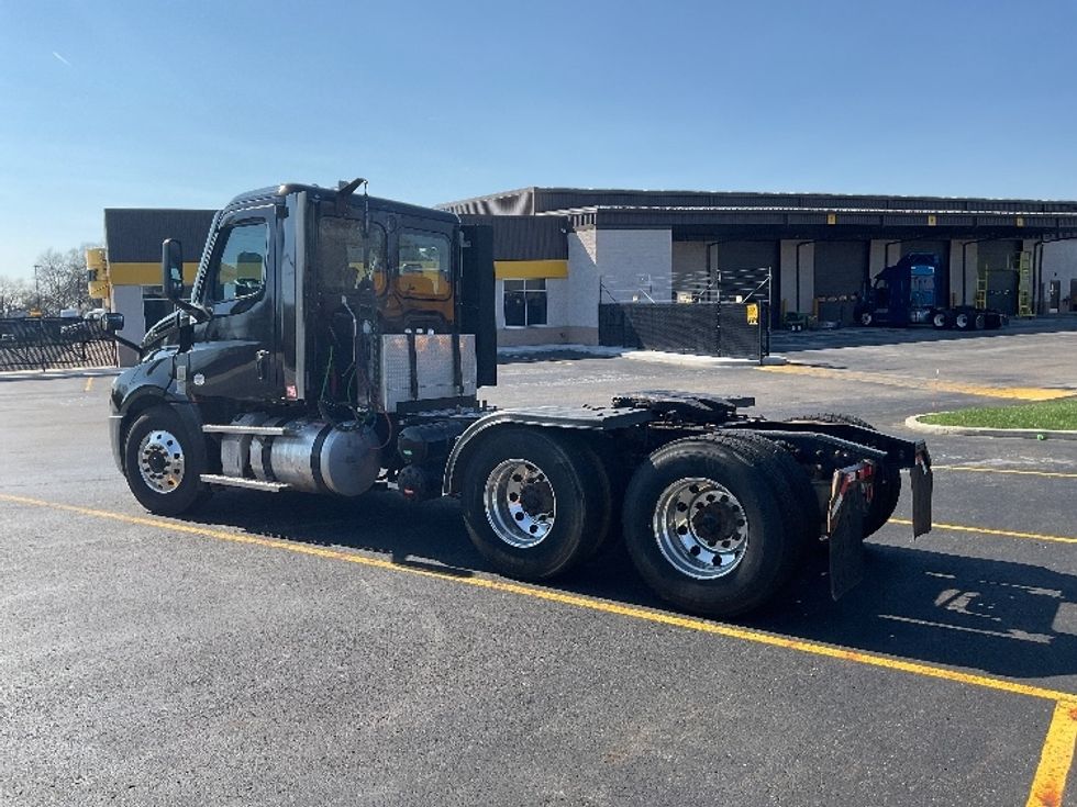 Day Cab Tractor-Heavy Duty Tractors-Freightliner-2021-T12664ST-Youngstown-OH-370,843\n\t\tmiles-$ 49,500 - Image 5