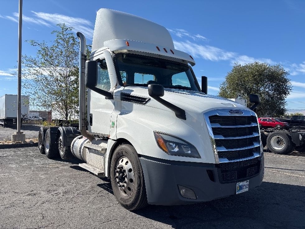 Day Cab Tractor-Heavy Duty Tractors-Freightliner-2021-T12684ST-Salt Lake City-UT-327,959\n\t\tmiles-$ 88,750 - Image 1