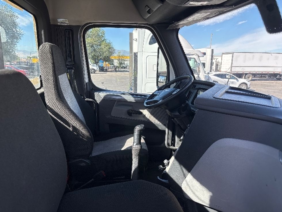 Day Cab Tractor-Heavy Duty Tractors-Freightliner-2021-T12684ST-Salt Lake City-UT-327,959\n\t\tmiles-$ 88,750 - Image 14