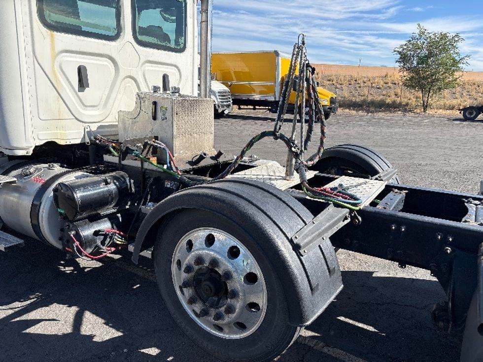 Day Cab Tractor-Heavy Duty Tractors-Freightliner-2021-T12684ST-Salt Lake City-UT-327,959\n\t\tmiles-$ 88,750 - Image 17