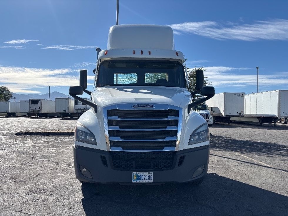 Day Cab Tractor-Heavy Duty Tractors-Freightliner-2021-T12684ST-Salt Lake City-UT-327,959\n\t\tmiles-$ 88,750 - Image 2