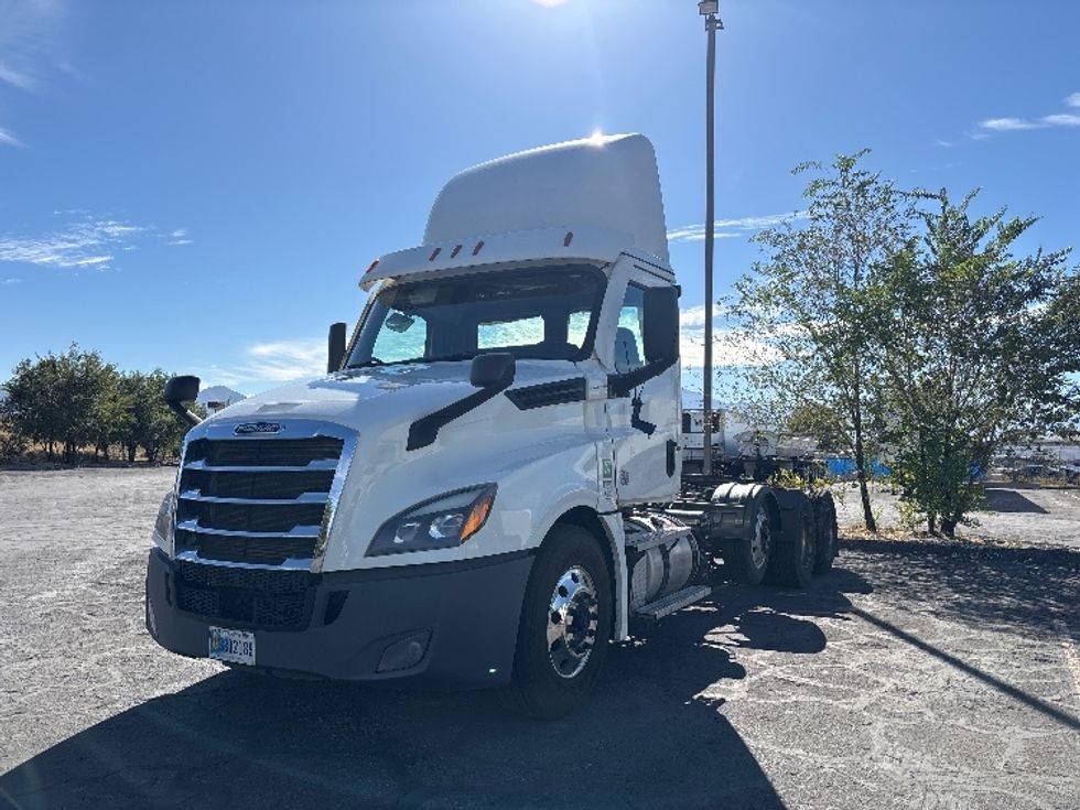 Day Cab Tractor-Heavy Duty Tractors-Freightliner-2021-T12684ST-Salt Lake City-UT-327,959\n\t\tmiles-$ 88,750 - Image 3