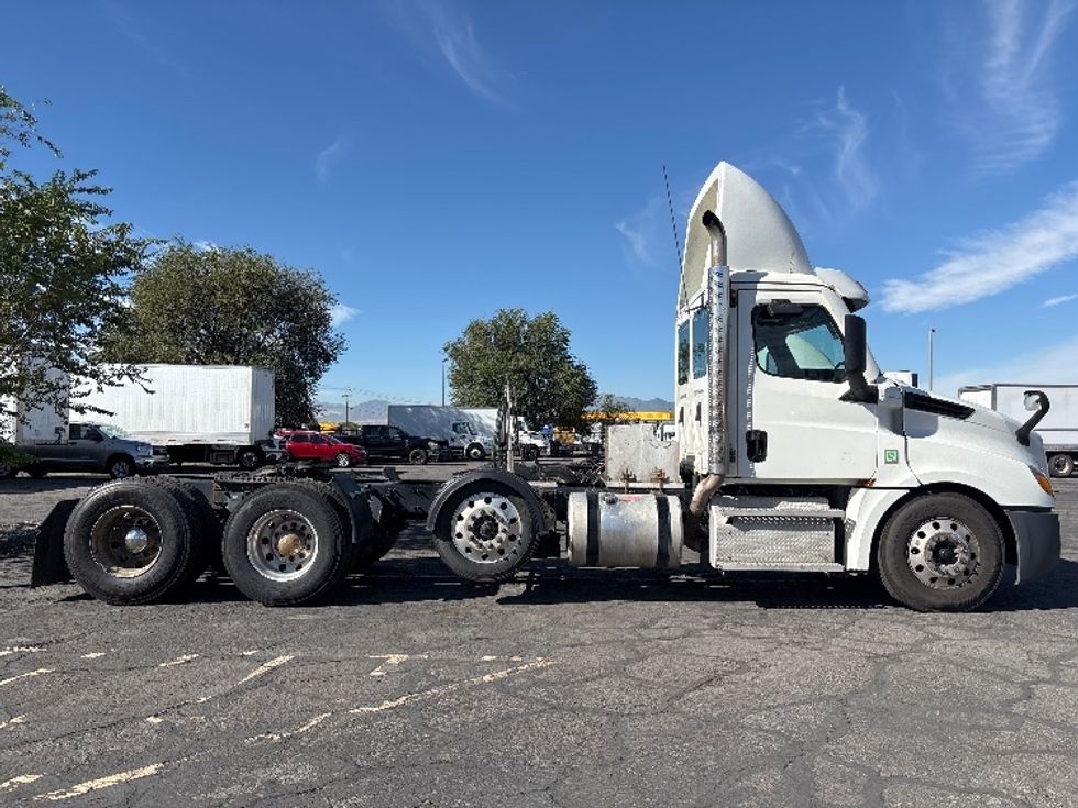 Day Cab Tractor-Heavy Duty Tractors-Freightliner-2021-T12684ST-Salt Lake City-UT-327,959\n\t\tmiles-$ 88,750 - Image 8