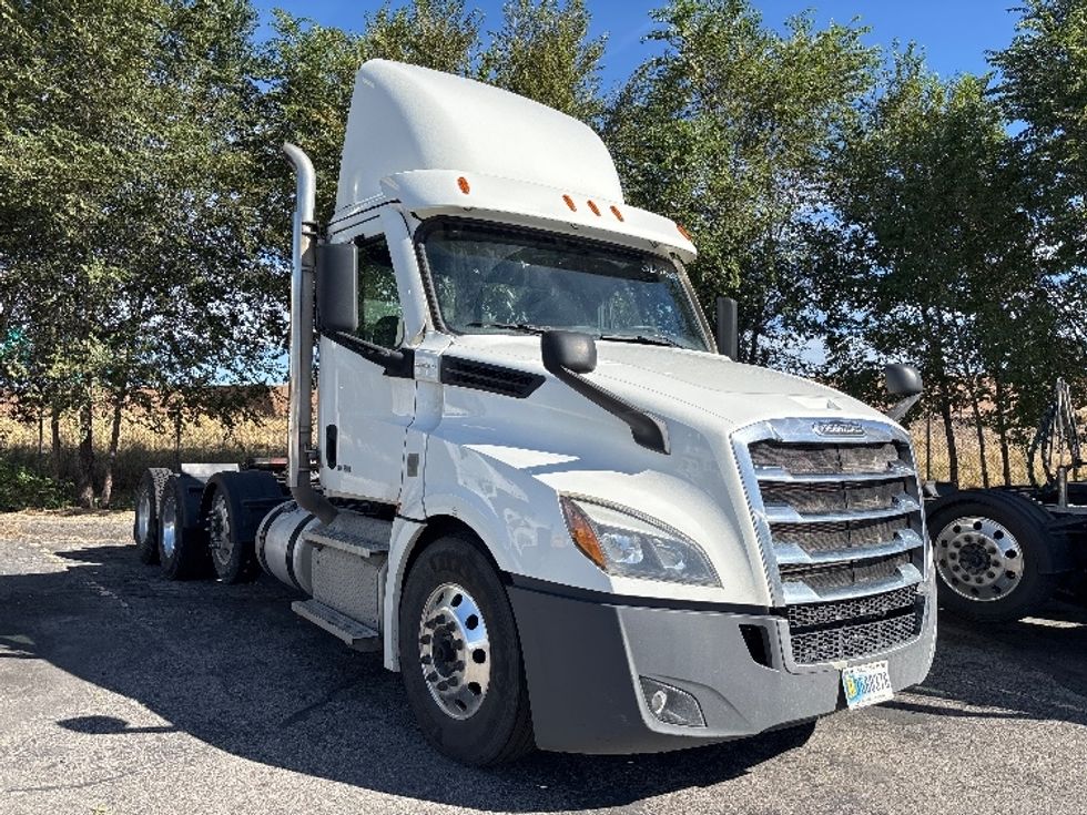 Day Cab Tractor-Heavy Duty Tractors-Freightliner-2021-T12684ST-Salt Lake City-UT-375,647\n\t\tmiles-$ 86,250 - Image 1