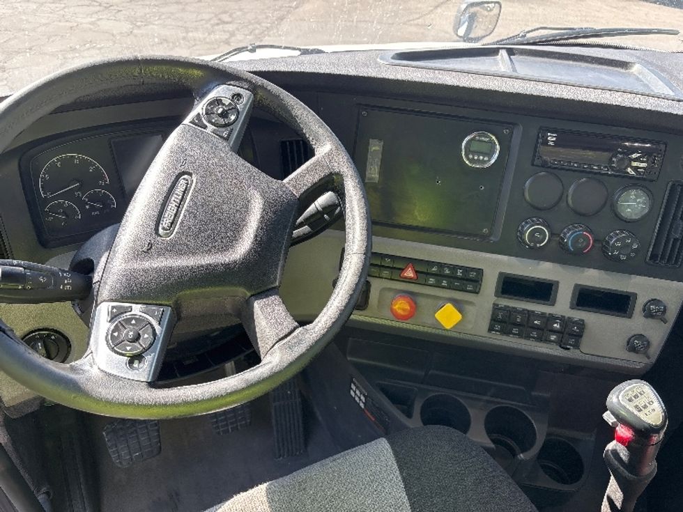 Day Cab Tractor-Heavy Duty Tractors-Freightliner-2021-T12684ST-Salt Lake City-UT-375,647\n\t\tmiles-$ 86,250 - Image 11