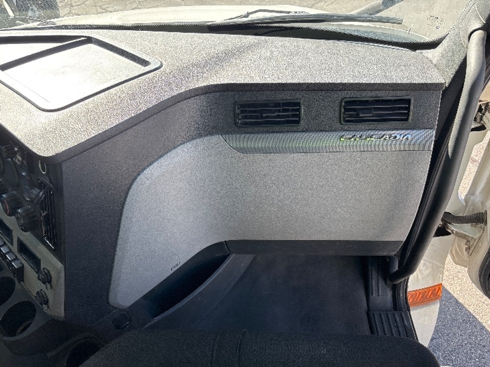 Day Cab Tractor-Heavy Duty Tractors-Freightliner-2021-T12684ST-Salt Lake City-UT-375,647\n\t\tmiles-$ 86,250 - Image 13