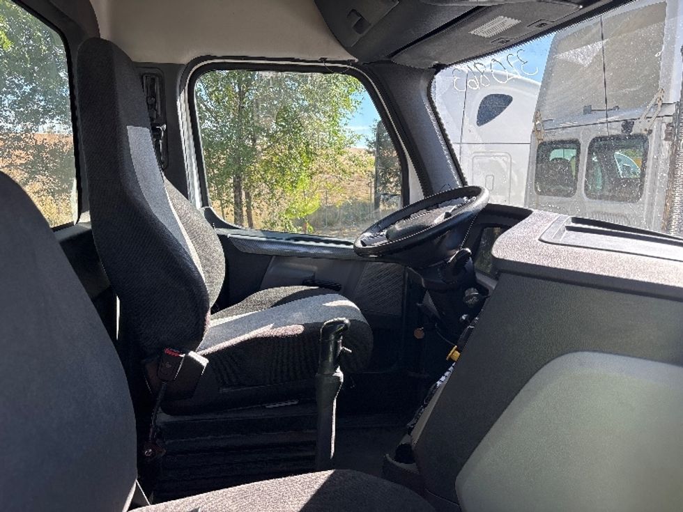 Day Cab Tractor-Heavy Duty Tractors-Freightliner-2021-T12684ST-Salt Lake City-UT-375,647\n\t\tmiles-$ 86,250 - Image 14