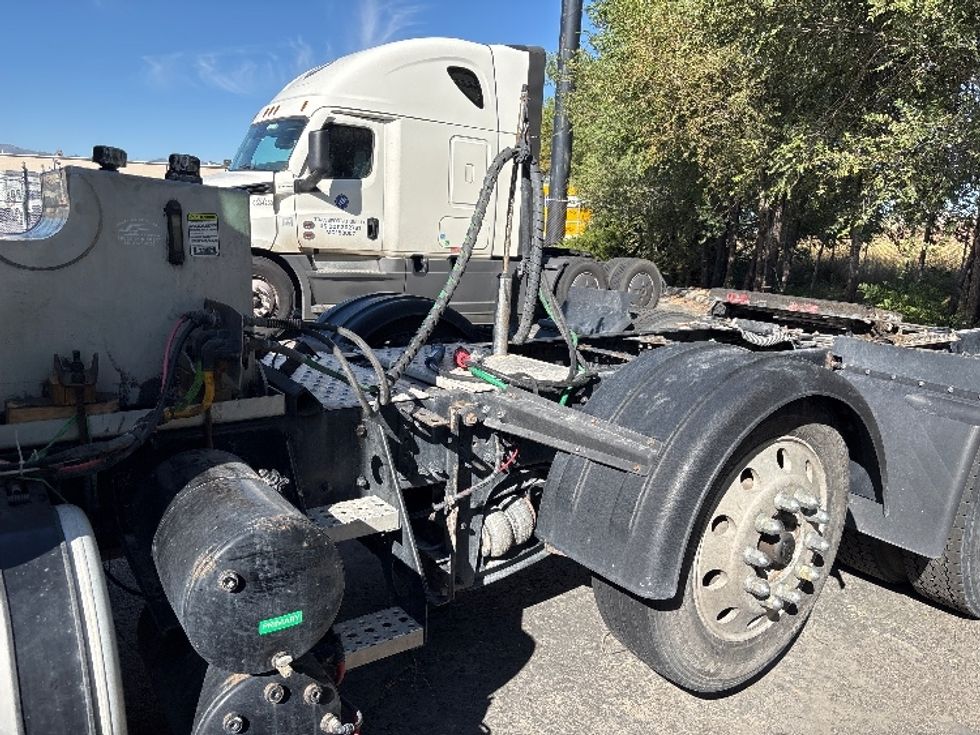 Day Cab Tractor-Heavy Duty Tractors-Freightliner-2021-T12684ST-Salt Lake City-UT-375,647\n\t\tmiles-$ 86,250 - Image 17