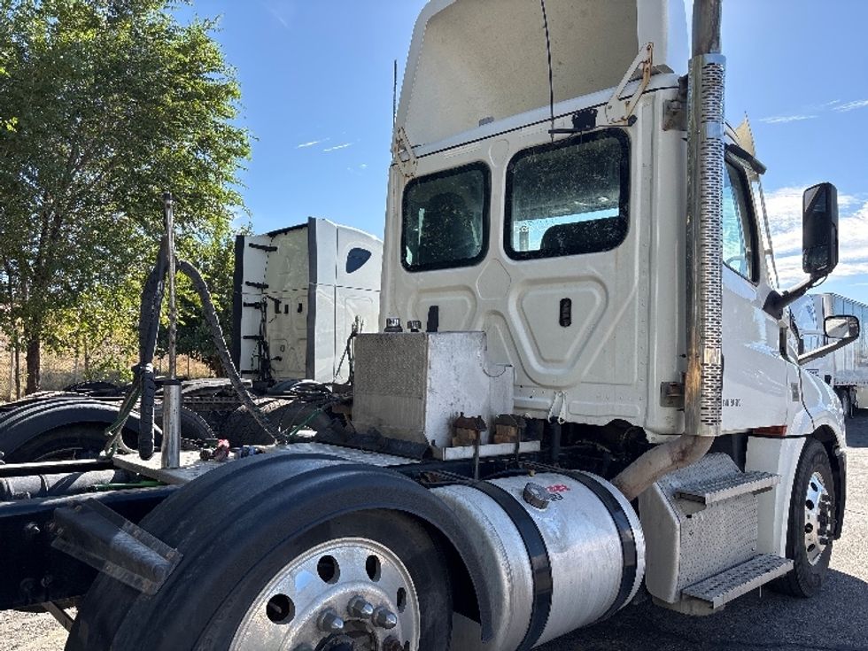 Day Cab Tractor-Heavy Duty Tractors-Freightliner-2021-T12684ST-Salt Lake City-UT-375,647\n\t\tmiles-$ 86,250 - Image 18