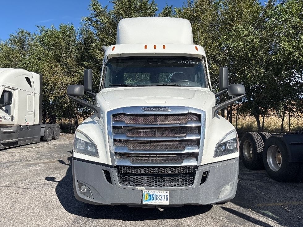 Day Cab Tractor-Heavy Duty Tractors-Freightliner-2021-T12684ST-Salt Lake City-UT-375,647\n\t\tmiles-$ 86,250 - Image 2
