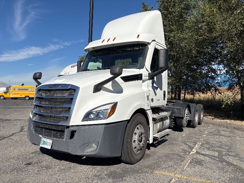 Day Cab Tractor-Heavy Duty Tractors-Freightliner-2021-T12684ST-Salt Lake City-UT-375,647\n\t\tmiles-$ 86,250 - Image 3