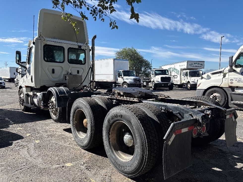 Day Cab Tractor-Heavy Duty Tractors-Freightliner-2021-T12684ST-Salt Lake City-UT-375,647\n\t\tmiles-$ 86,250 - Image 5