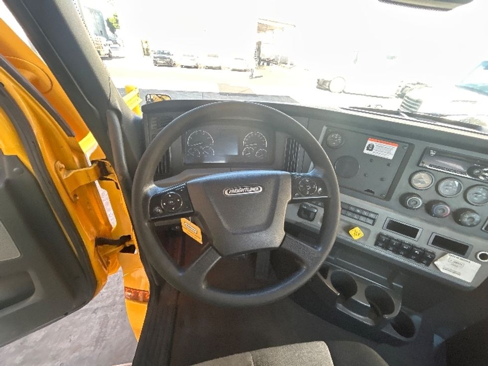 Day Cab Tractor-Heavy Duty Tractors-Freightliner-2021-T12684ST-Torrance-CA-244,771\n\t\tmiles-$ 81,250 - Image 11