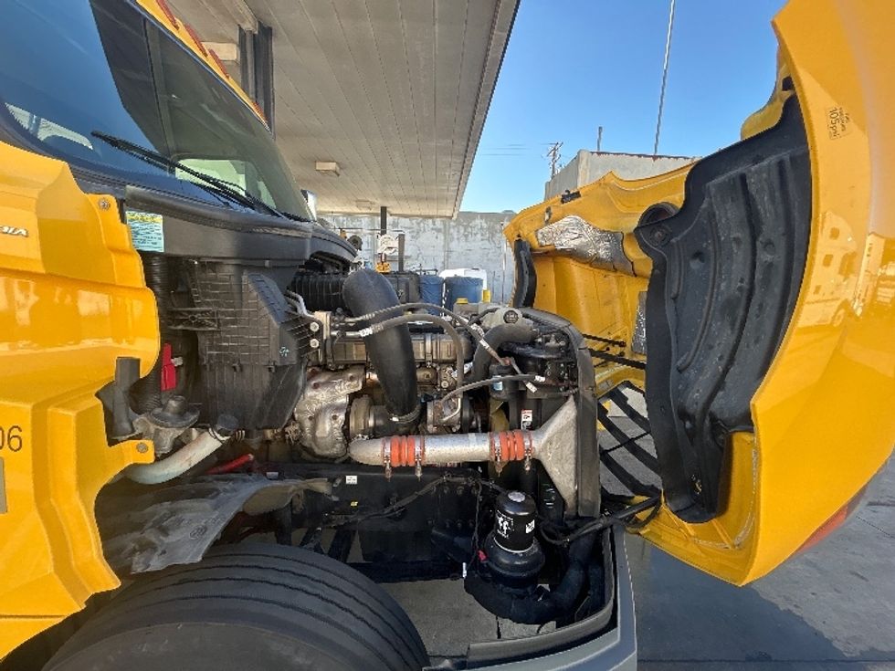 Day Cab Tractor-Heavy Duty Tractors-Freightliner-2021-T12684ST-Torrance-CA-244,771\n\t\tmiles-$ 81,250 - Image 15