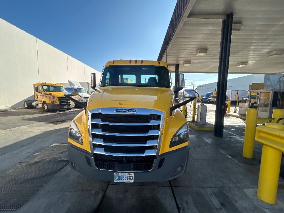 Day Cab Tractor-Heavy Duty Tractors-Freightliner-2021-T12684ST-Torrance-CA-244,771\n\t\tmiles-$ 81,250 - Image 2