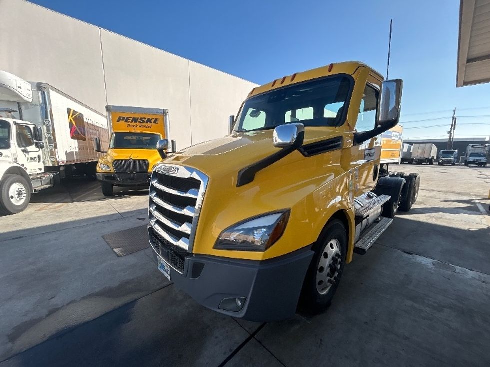 Day Cab Tractor-Heavy Duty Tractors-Freightliner-2021-T12684ST-Torrance-CA-244,771\n\t\tmiles-$ 81,250 - Image 3