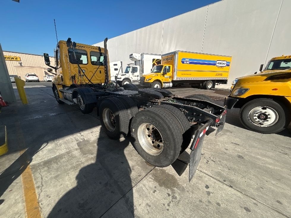 Day Cab Tractor-Heavy Duty Tractors-Freightliner-2021-T12684ST-Torrance-CA-244,771\n\t\tmiles-$ 81,250 - Image 5