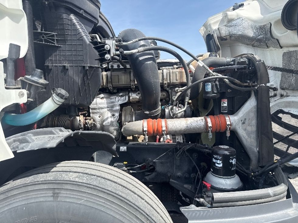 Day Cab Tractor-Heavy Duty Tractors-Freightliner-2021-T12684ST-West Valley City-UT-198,084\n\t\tmiles-$ 85,250 - Image 15