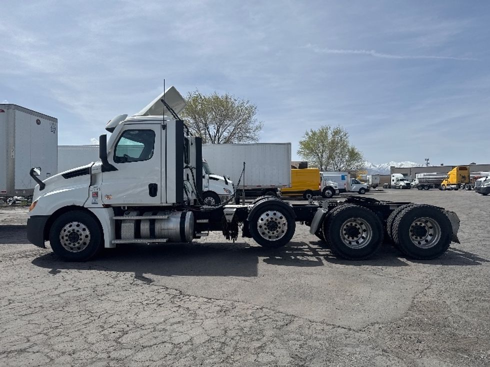 Day Cab Tractor-Heavy Duty Tractors-Freightliner-2021-T12684ST-West Valley City-UT-198,084\n\t\tmiles-$ 85,250 - Image 4