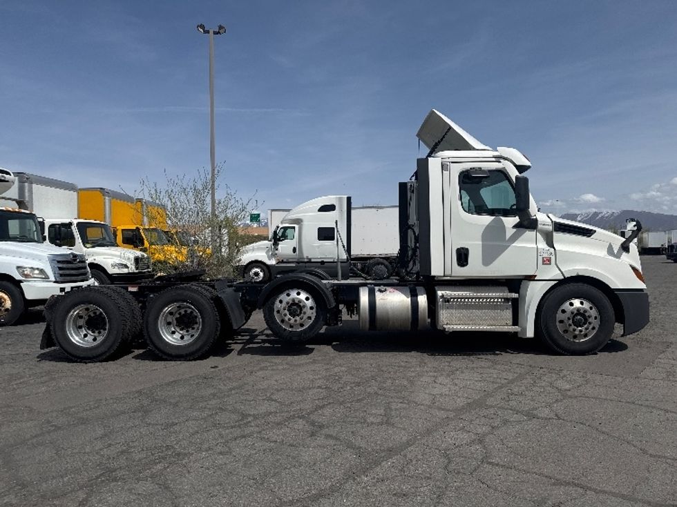 Day Cab Tractor-Heavy Duty Tractors-Freightliner-2021-T12684ST-West Valley City-UT-198,084\n\t\tmiles-$ 85,250 - Image 8