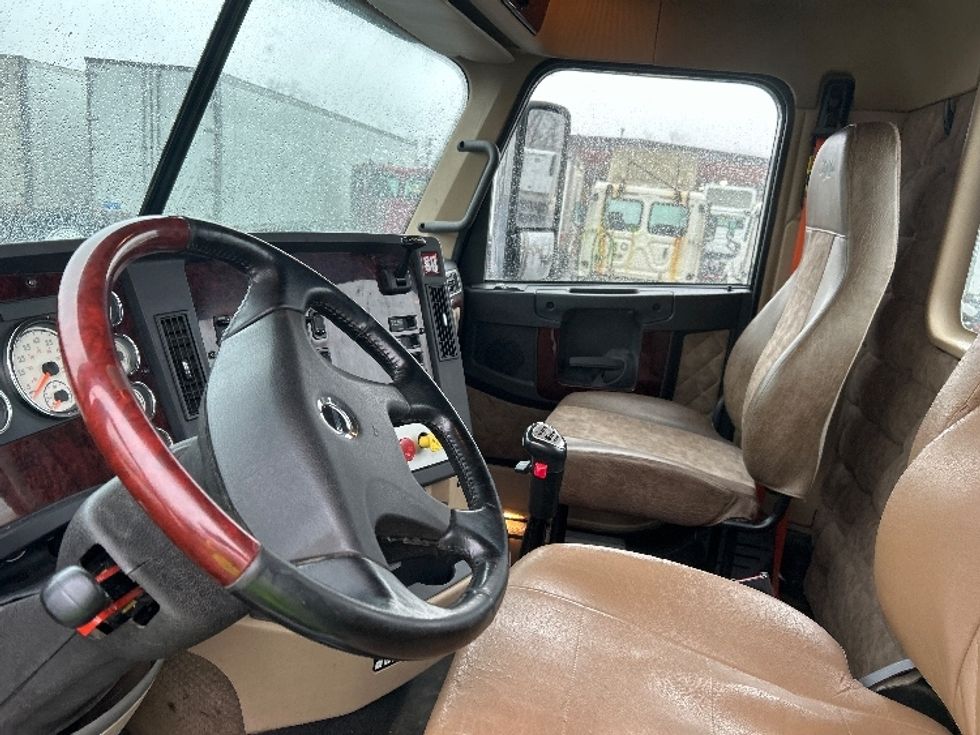 Day Cab Tractor-Heavy Duty Tractors-Freightliner-2022-D12264SD-Binghamton-NY-260,330\n\t\tmiles-$ 77,250 - Image 10