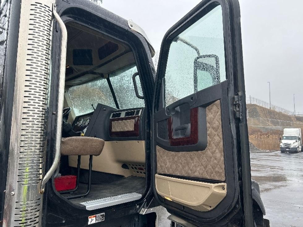 Day Cab Tractor-Heavy Duty Tractors-Freightliner-2022-D12264SD-Binghamton-NY-260,330\n\t\tmiles-$ 77,250 - Image 12